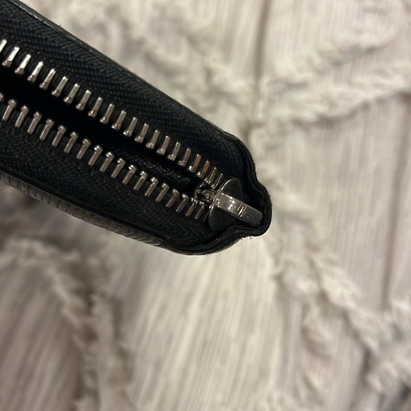 Authentic Louis Vuitton black Epi zipper wallet - Picture 5 of 8